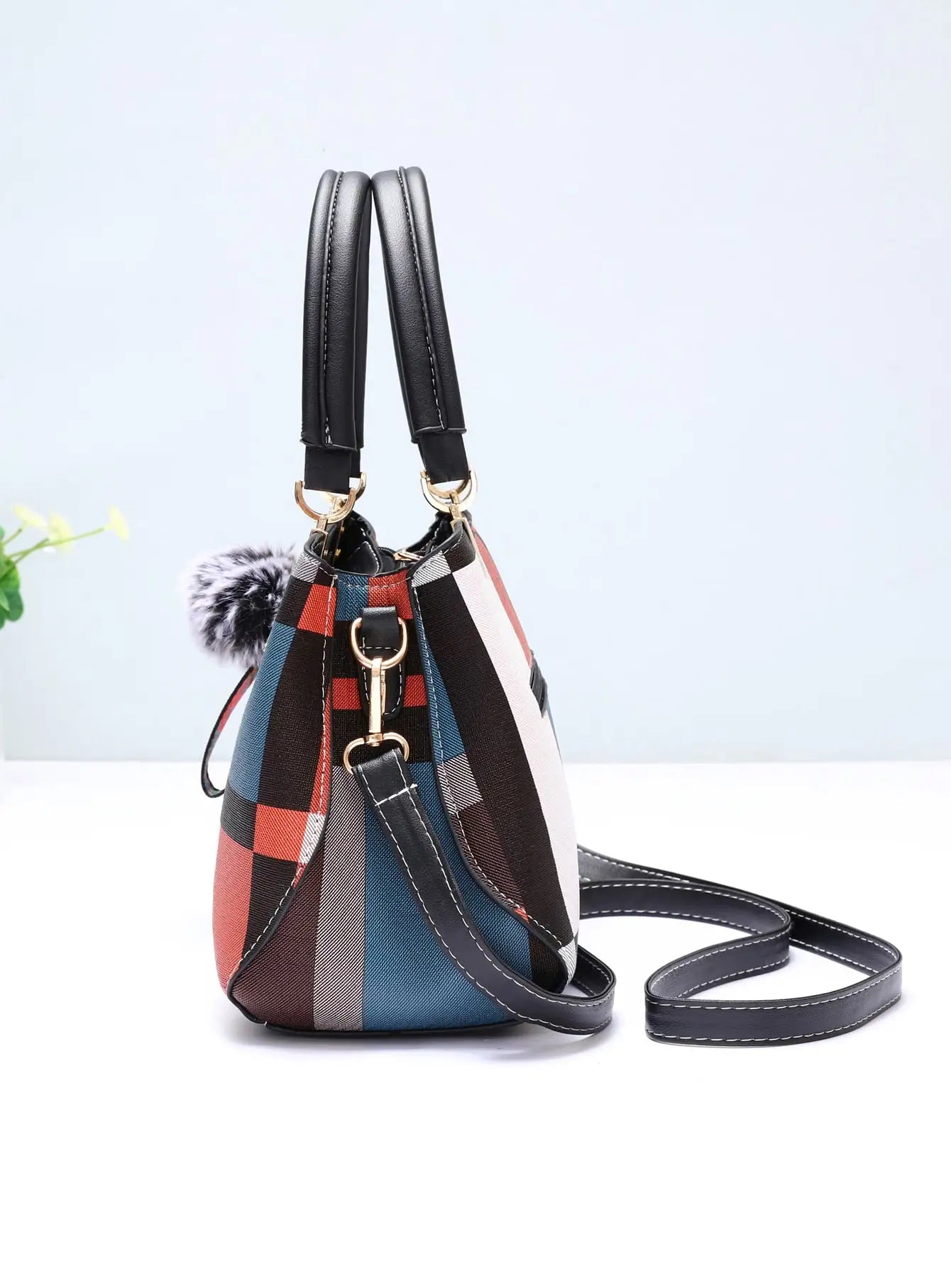 New luxury handbag for women with random grid design, fashionable shoulder bag, women's handbag